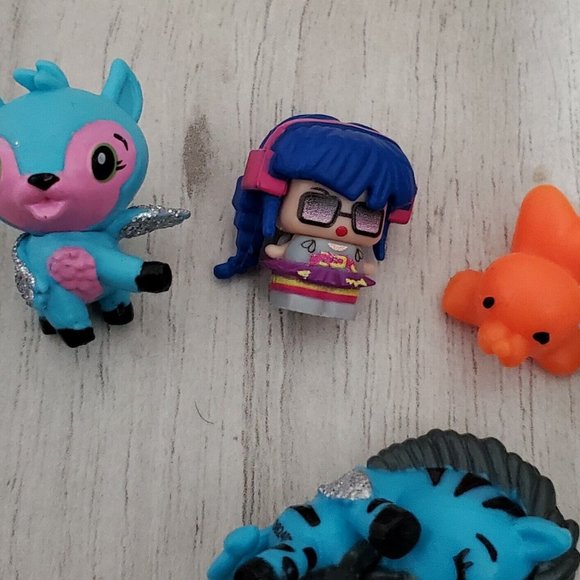 Lot 5 miniature figures Hatchimals Deeraloo Mini MixieQ's Hip Hop Dancer - Picture 4 of 9